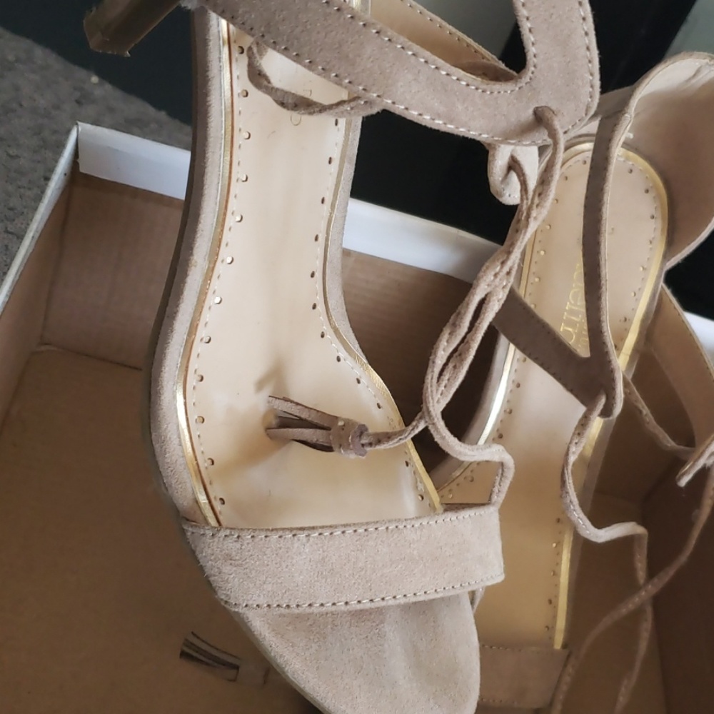 Shoes - Picture 2 of 4